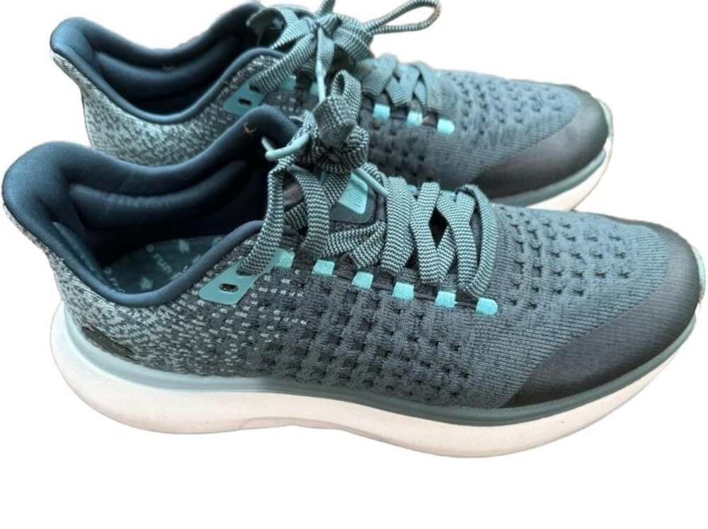 rabbit Dream Chaser Women's Blue Running Shoes worn twice. 9.5 w/ box - Picture 4 of 11